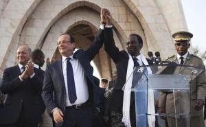 francois-hollande-president-malien-dioncounda-traore-2-fevrier-2013-a-bamako-mali-1206247-616x380